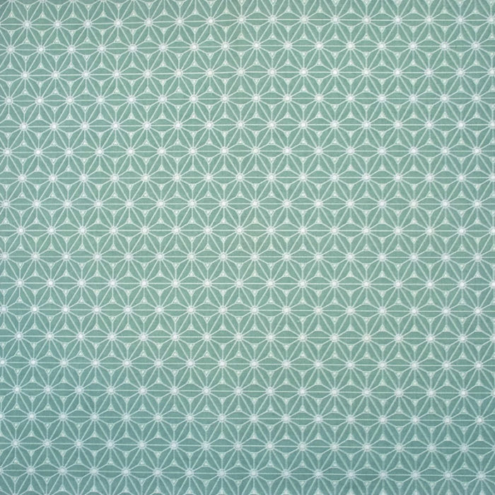 Aperçu du tissu de la collection menthe glaciale qui est un coton vert d'eau imprimé d'un motif japonais asanoha blanc.