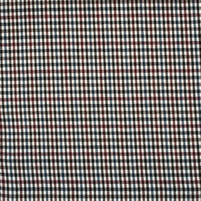 Voici un aperçu du tissu de la collection Petit Ecossais qui est une laine à carreaux bleu, rouge et noir, sur fond blanc.