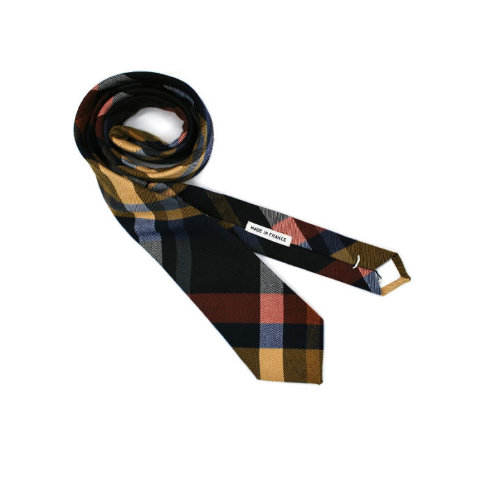 Voici la cravate From Scotland with Love de la brigade du noeud.